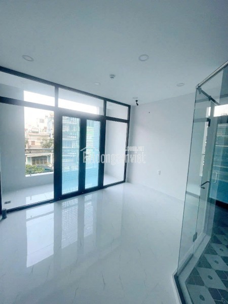 Nhà 3 tầng nở hậu sát mặt tiền Tùng Thiện Vương P12Q8. Giá 6,88 tỷ TL