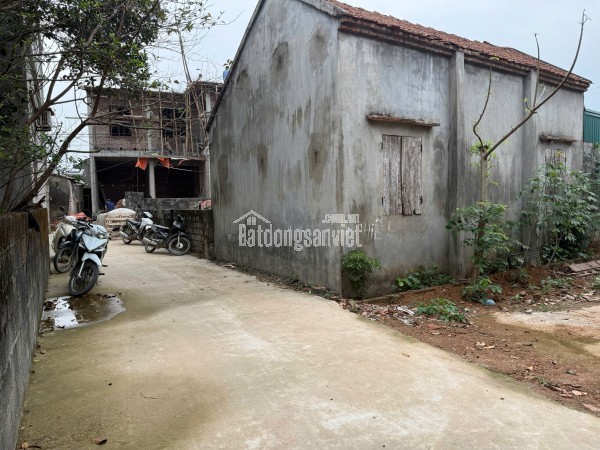e cần bán lô đất mặt tiền đẹp
70m đất mặt tiền + hậu 5,2m
liên hệ em : 0967594106 - 0987282011