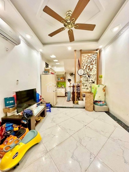Tôi bán nhà tại ngõ 79, phố 8/3,lô góc, 32M2, 5 TẦNG, MT4.1m GIÁ 6.3 TỶ