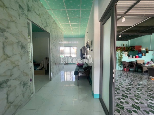 BÁN NHÀ CẤP 4 – 2 MẶT TIỀN ĐƯỜNG YÊN NINH, TP. PHAN RANG
• Diện tích: 140m² (10×14m) – Hướng Tây