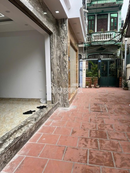 BÁN NHÀ - MỚI - GẦN PHẠM VĂN ĐỒNG - 6 TẦNG - THANG MÁY NHẬP -- ĐƯỜNG RỘNG THÊNH THANG - GẦN Ô TÔ