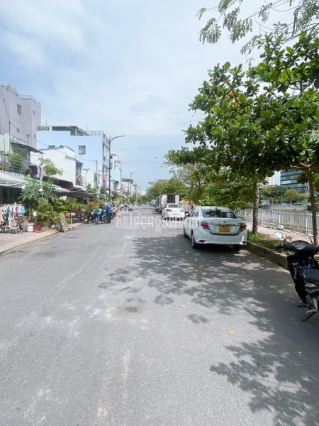 CẦN TIỀN BÁN GẤP NHÀ MT BA ĐÌNH, P8, Q8, VIEW SÔNG, DT: 40M2(4 X 10M) CHỈ 5.2 TỶ