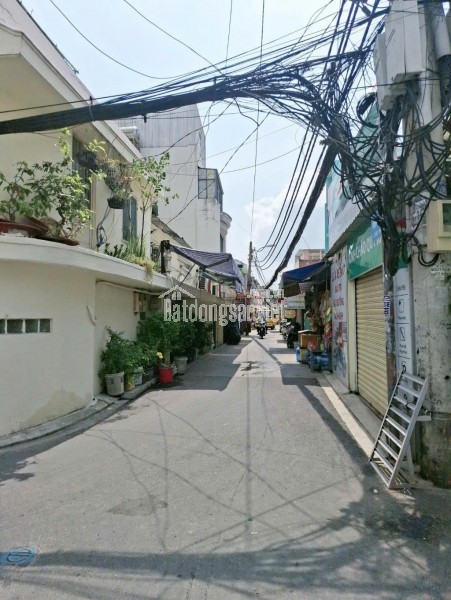 BÁN NHÀ QUẬN 7
+ Kết Cấu Nhà: MT Đang Kinh Doanh gồm trệt, lầu, ST, gồm 2PN, 2WC, Sân Thượng,