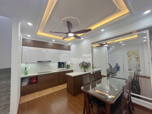 SIÊU PHẨM TÂY HỒ- 5 TẦNG THANG MÁY- TẶNG FULL NỘI THẤT XỊN- Ô TÔ QUA NGÕ CHẠY VÒNG QUANH