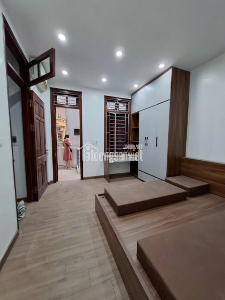 45m 5 tầng 6 ngủ khép kín full nội thất
nhà cạnh trường cấp 3 lê lợi bà triệu hà đông
giá 8tỷ