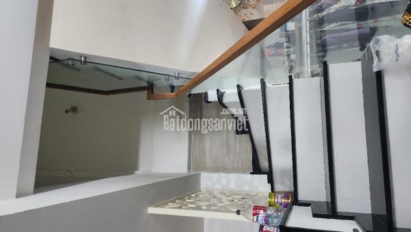 [P3Q8]- CHỈ 6.3 TỶ- HXH ÂU DƯƠNG LÂN- DT: 45M2 ( 4 X 11) NỞ HẬU . SÁT NGAY CẦU CHỮ Y ĐẮC ĐỊA.