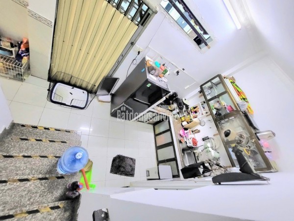 BÁN GẤP NHÀ NHỎ CÔNG NĂNG TO , HẺM 8M XE HƠI ĐỔ CỬA , NGAY TRƯỜNG HỌC , NHỈNH 2 TỶ đường Bùi Minh