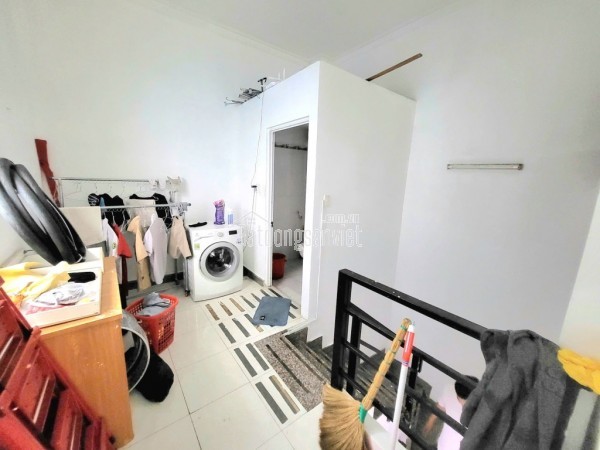 BÁN GẤP NHÀ NHỎ CÔNG NĂNG TO , HẺM 8M XE HƠI ĐỔ CỬA , NGAY TRƯỜNG HỌC , NHỈNH 2 TỶ đường Bùi Minh