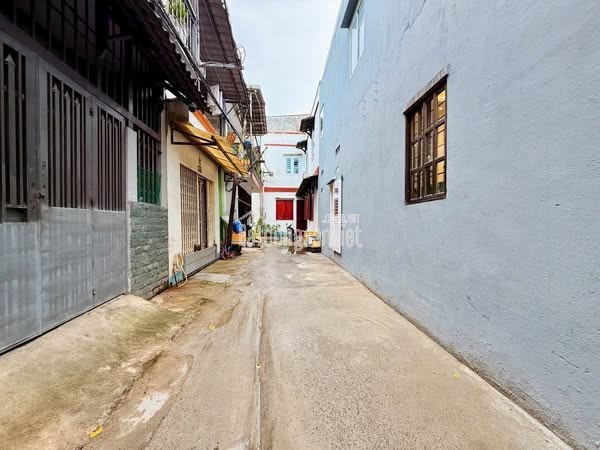 Bán nhà 2MT TL29 có nhiều cửa sổ thoáng mát gần ngã tư ga Thạnh Lộc