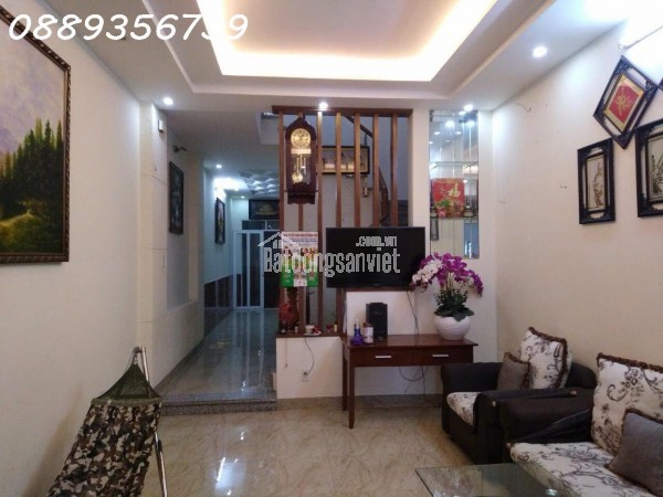 BÁN Nhà Nguyen Dinh Chieu, F4, Q3, HXH, 3 x 10m, 1 Trệt + 4 Lầu, nó hậu, 3 WC, 3 PN, rất đẹp, sạch