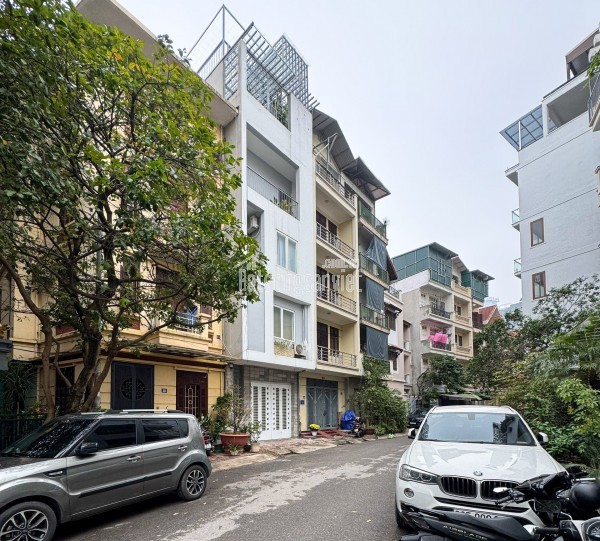 LUXURY APARTMENT Bán tòa 8 tầng * 120m², phố Đào Tấn - Linh Lang, cho thuê 2,5 tỷ/năm, giá 37 tỷ