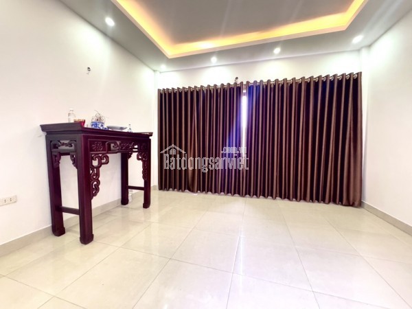 Bán nhà Hoa Hậu Yên Nghĩa Hà Đông mặt tiền lý tưởng 4.5m ngõ ô tô tránh 52m2 tiềm năng
tăng giá