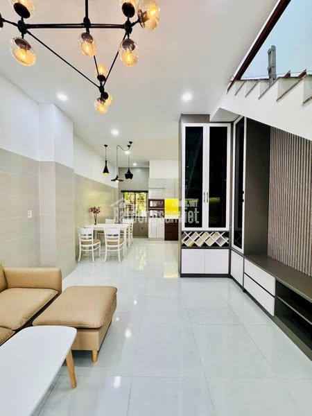 Gần chợ Vườn Lài ngã tư ga hẻm ô tô nhà ngon vào ở ngay nhìn là thích