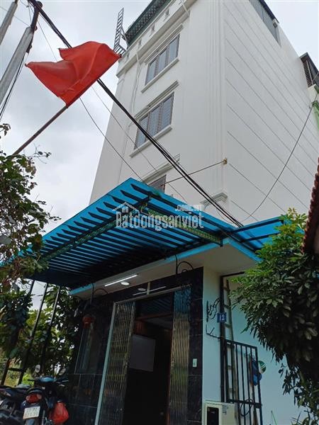 Vị trí đẹp gần phố lô góc hai mặt thoáng, xung quanh tiện ích bạt ngàn như chợ, siêu thị, trường