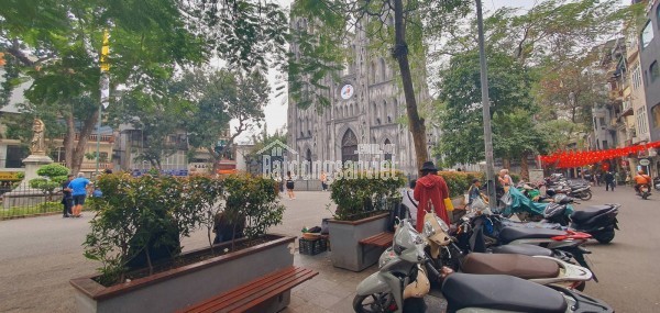 BÁN NHÀ MẶT HỒ LINH QUANG. ĐỐNG ĐA. 74M2 3 TẦNG GIÁ 23 TỶ- VỈA HÈ 2 BÊN KINH DOANH BẤT CHẤP.- ÔTÔ