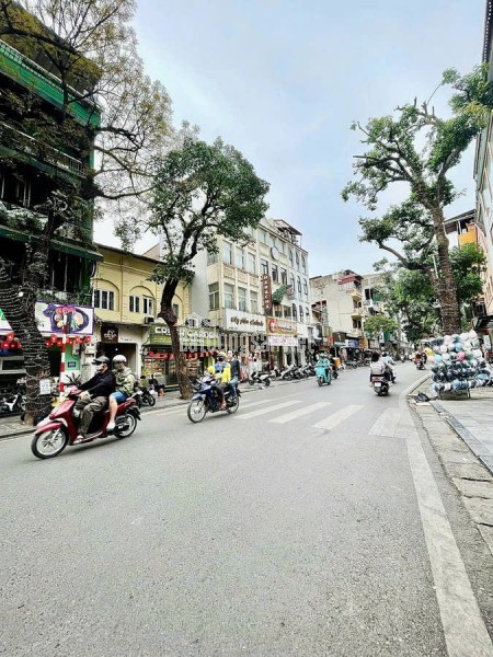 BÁN NHÀ MẶT PHỐ LẠC LONG QUÂN.TÂY HỒ. 35M2 5T MT 3.5M GIÁ 16,8TỶSIÊU PHẨM KINH DOANH – NGÕ TO NHƯ