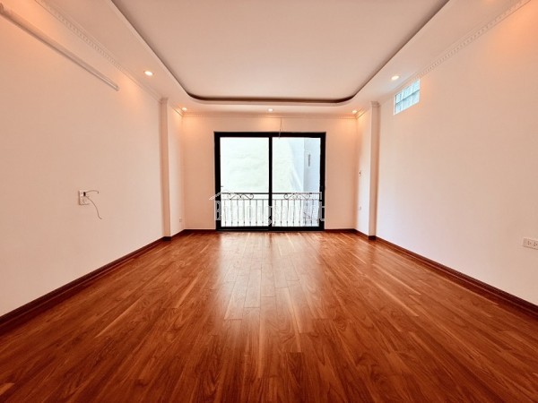 Bán nhà 5 tầng, 35m², 4PN, 3WC, Long Biên - 5.7 tỷ