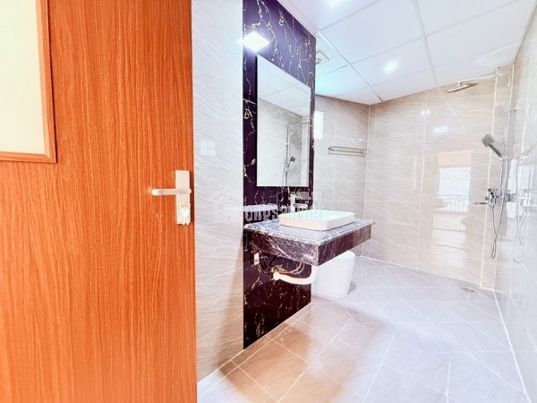Bán nhà 5 tầng, 35m², 4PN, 3WC, Long Biên - 5.7 tỷ