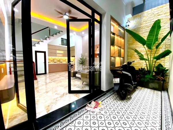 BÁN NHÀ HỒ ĐẦM TRÒN, BA ĐÌNH, 40M2 7 TẦNG MT 4M GIÁ 8.3TỶ- NGÕ THÔNG-GẦN HỒ SÁT PHỐ - GẦN LĂNG BÁC.