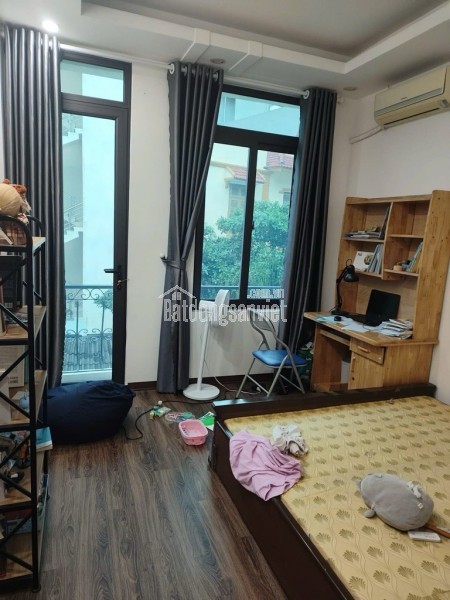 Vị trí: nhà phố Mễ Trì Hạ, ngõ rộng ba gác tránh xe máy, vài chục mét ra chợ, trường học Mễ Trì