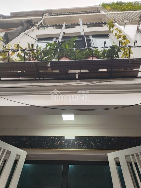 Vị trí: nhà phố Mễ Trì Hạ, ngõ rộng ba gác tránh xe máy, vài chục mét ra chợ, trường học Mễ Trì