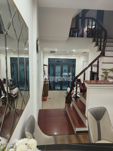 Vị trí: nhà phố Mễ Trì Hạ, ngõ rộng ba gác tránh xe máy, vài chục mét ra chợ, trường học Mễ Trì