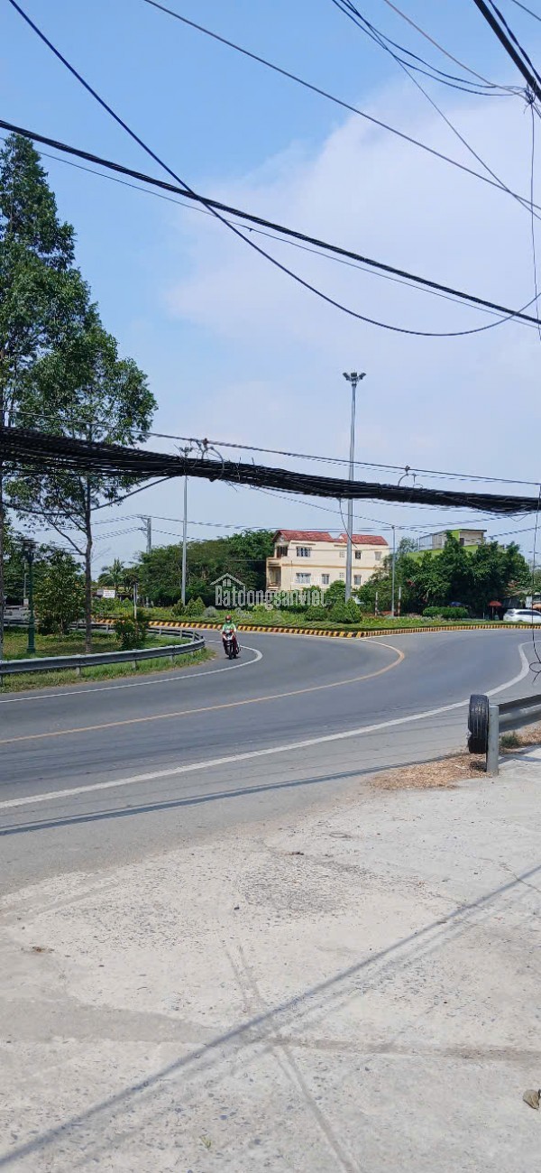Đã có Visa, cần bán gấp nhà đất 320m2 mặt tiền QL60, Nguyễn Thị Thập. Gía rẻ bất ngờ!