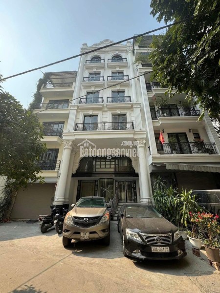 Bán nhà Hoàng Quốc VIệt - view hồ - ô tô vào nhà