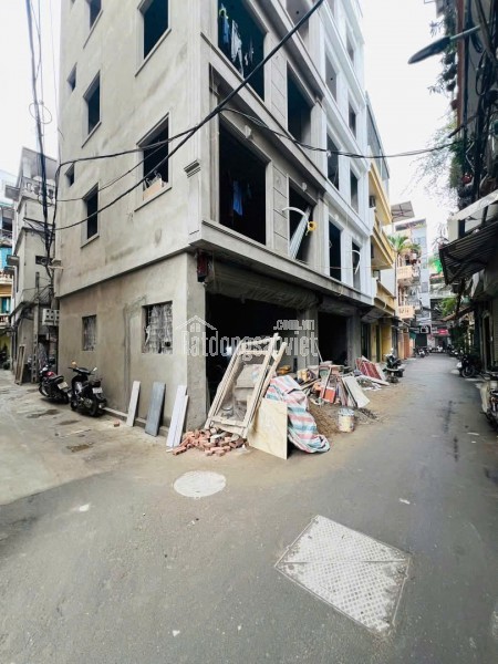 Bán nhà Hoàng Quốc VIệt - view hồ - ô tô vào nhà