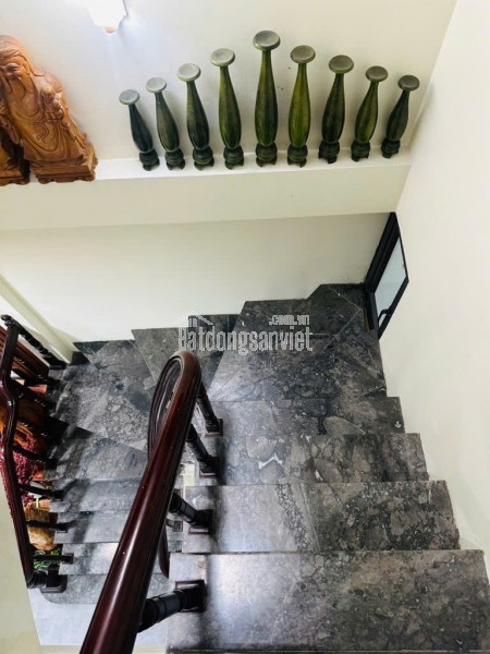 Phân Khu Tổng cục Chính trị Lai xá 82m- 3 tầng- Ô tô đỗ cửa- nhỉnh 10tỷ.