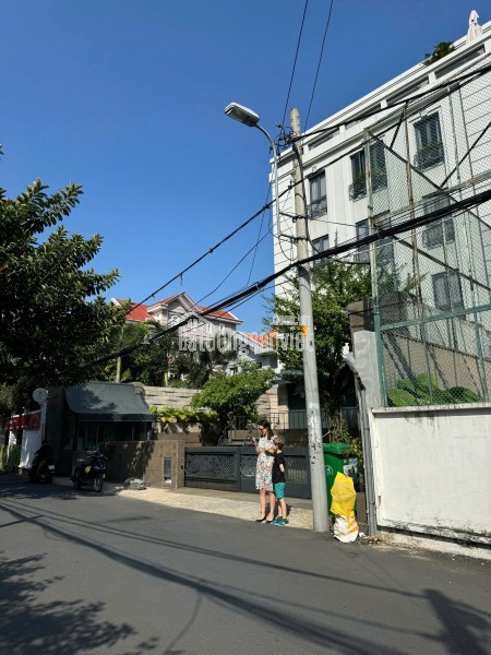 bán gấp lô đấ tại thoả điền q2 , Giá tốt chỉ có 95tr/m2 tại Thảo Điền Q2
- Điện tích 11 x 30,