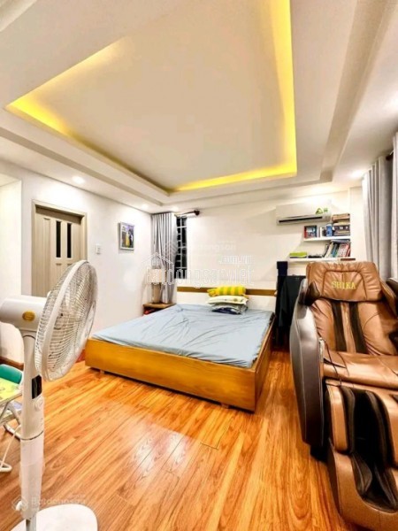 Nhà hẻm 5m, Hẻm 1/, sát mặt tiền Nguyễn Văn Đậu, DT 44m2 (4m x 11m), 4 tầng, giá chỉ 5.x Tỷ