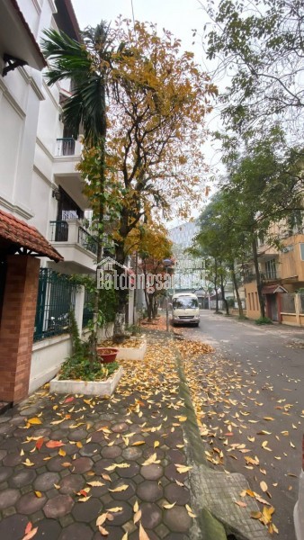 Bán nhà Nguyễn Khuyến Văn Quán 132m2, 4T, 3 mặt thoáng, sân vườn Giá 37 Tỷ
