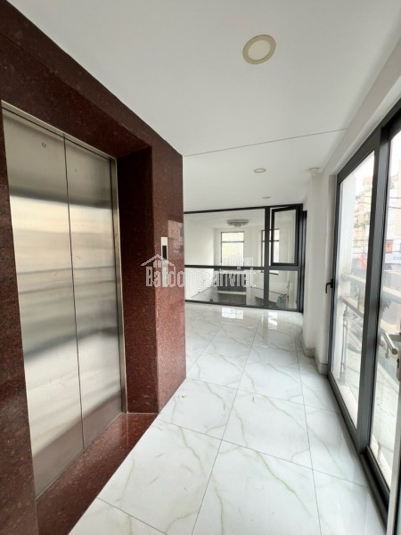 Bán nhà đường LẠC LONG QUÂN,6 Tầng, THANG MÁY,nhỉnh 14 tỷ