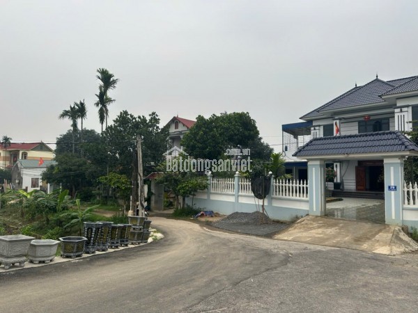 Bán 109m và 111m full ont
vị trí : thủy xuân tiên-tiên chương mỹ-hà nội
cách quốc lộ 6 chỉ 500m