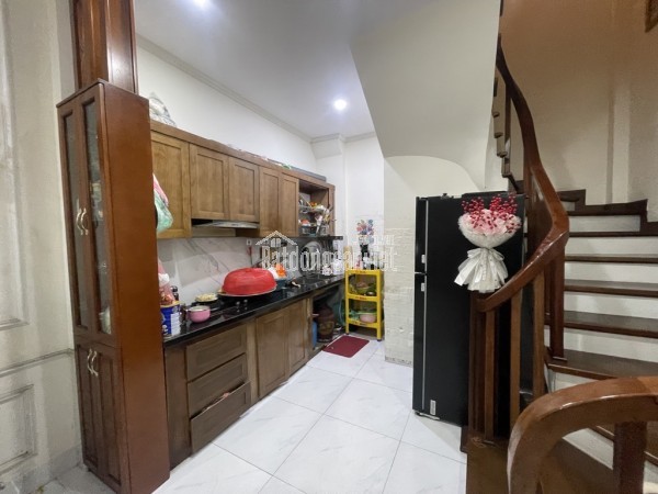 Ô TÔ ĐỖ CỬA - NGÕ THÔNG - KINH DOANH - 7 NGỦ - VỪA Ở VỪA CHO THUÊ