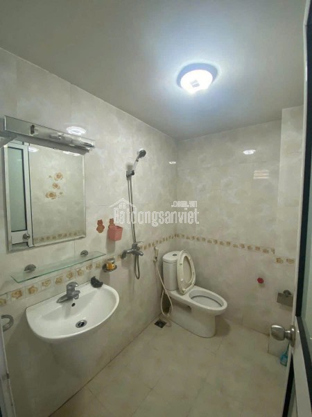 Bán nhà Xuân Thủy - 45m2 , mặt ngõ thông kinh doanh, lô góc, oto qua nhà