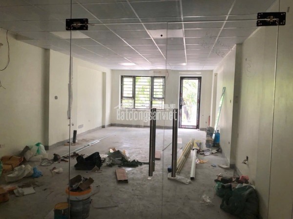 CHO THUÊ NHÀ 5 TẦNG MỚI CÓ THANG MÁY – TRỤC CHÍNH KĐT XA LA
