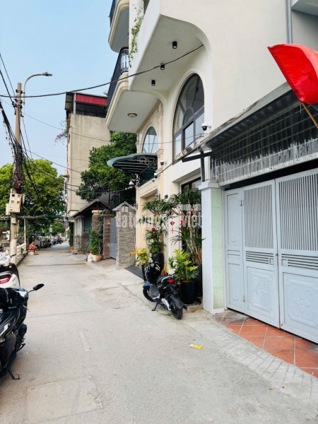 BÁN ĐẤT BÁT KHỐI 22tỷ 126m MẶT TIỀN 6m,NGÕ Ô TÔ TRÁNH ĐỖ,VỈA HÈ,LONG BIÊN