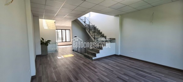 Cho thuê liền kề Ngõ 908 Kim Giang, 20tr/th cố định 2-3 năm(thương lượng) cách LinhĐàm 3km