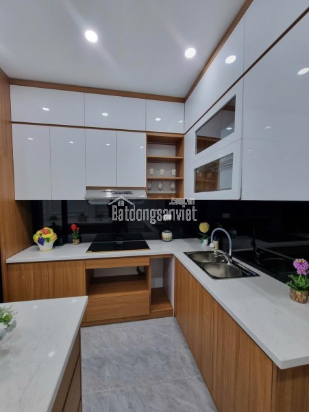 PHÂN LÔ Ô TÔ TRÁNH VÀO NHÀ - HAI THOÁNG TRƯỚC SAU - SỔ HOA HẬU.