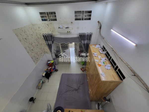 Nhà nhỏ Linh Xuân Thủ Đức giá 1.8 tỷ, hẻm xe hơi, sổ riêng