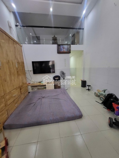 Nhà nhỏ Linh Xuân Thủ Đức giá 1.8 tỷ, hẻm xe hơi, sổ riêng