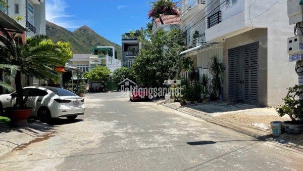 Cần bán Căn Shop House Ct2 Phước Hải - Tố Hữu - Tỉnh Khánh Hoà
Diện tích sàn : 183 m2
Giá bán