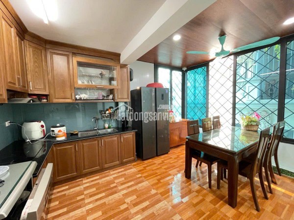 BÁN NHÀ HOÀNG ĐẠO THÀNH- Ô TÔ TẢI ĐỖ CỬA - THANG MÁY - NHÀ ĐẸP FULL NỘI THẤT 35m giá chỉnh 10 tỷ