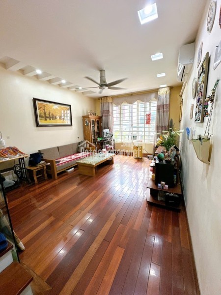 Nhà đẹp 50m 5 tầng phố Bồ Đề, Long Biên, Hà Nội