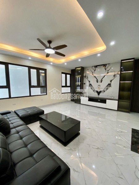 Nhà đẹp 50m 5 tầng phố Bồ Đề, Long Biên, Hà Nội
