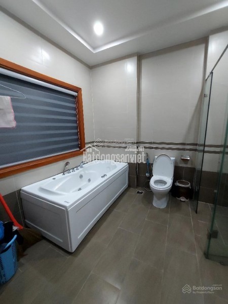 Nhà phố Hoàng Quốc Việt - 5 tầng BTCT có cả thang máy - full nội thất gỗ - chỉ với 9 tỷ