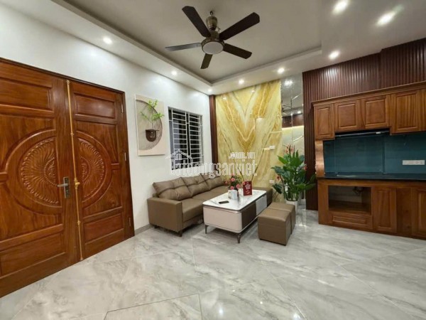 PHẠM VĂN ĐỒNG - TẦNG THANG MÁY - KINH DOANH SẦM UẤT