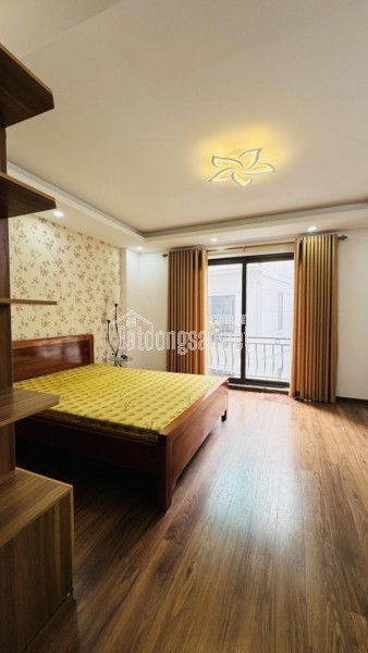 Nhà đẹp phố Vũ Tông Phan, lô góc, ngõ thông kinh doanh , ô tô vào nhà, 5 tầng 45m2, 12,5 tỷ.